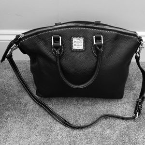 Dooney & Bourke black hand/crossbody bag